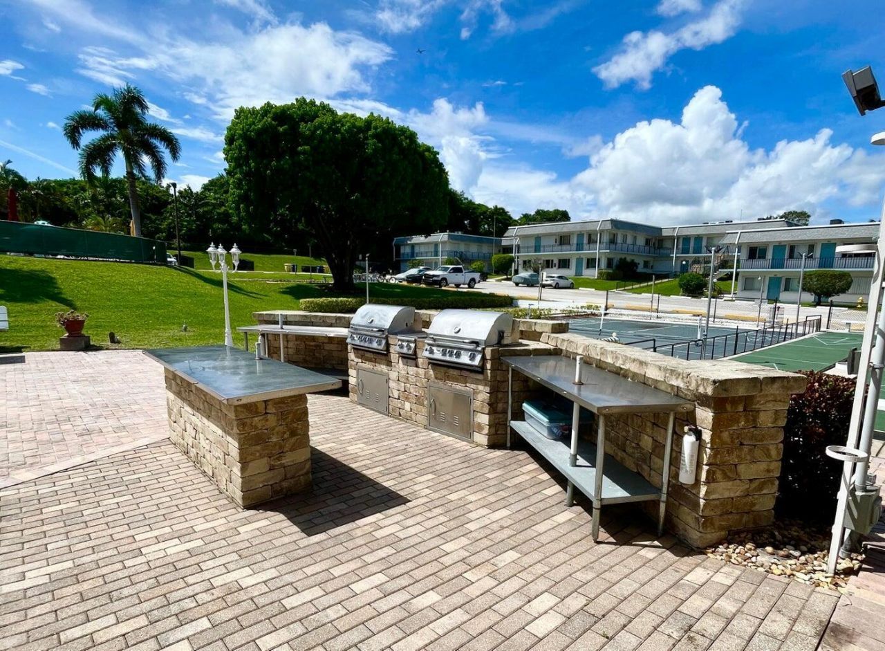 2840 Lake Osborne Drive, Unit 205, Lake Worth, FL 33461 Photo