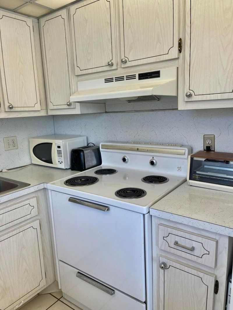 2840 Lake Osborne Drive, Unit 205, Lake Worth, FL 33461 Photo