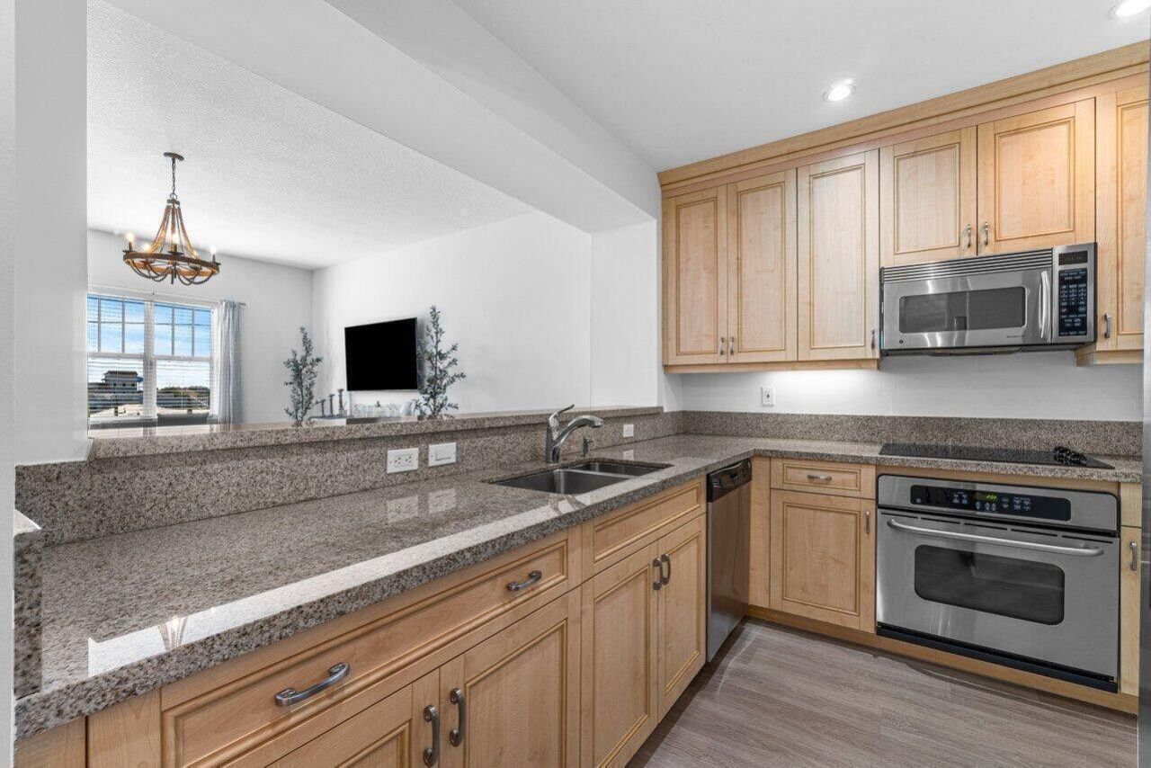 200 NE 2nd Avenue, Unit 401, Delray Beach, FL 33444 Photo