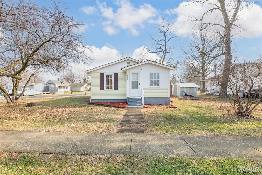 213 N Cross Street, Brighton, IL 62012 Main Photo