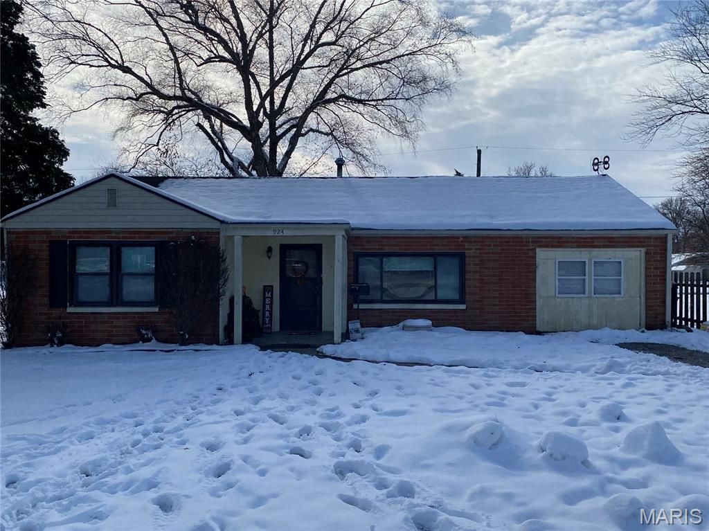 924 Durley Street, Greenville, IL 62246 Main Photo