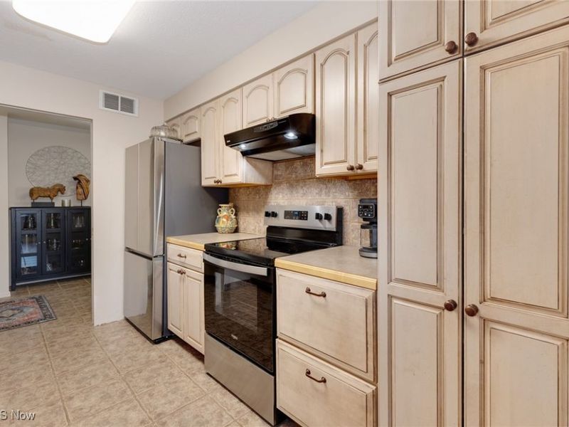 255 N Portage Path, Unit 507, Akron, OH 44303 Photo 2