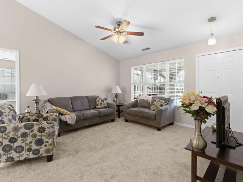 8574 Victoria Meadow Lane, Reynoldsburg, OH 43068 Photo 3