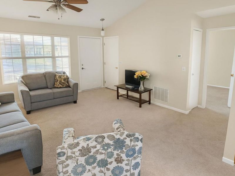 8574 Victoria Meadow Lane, Reynoldsburg, OH 43068 Photo 4