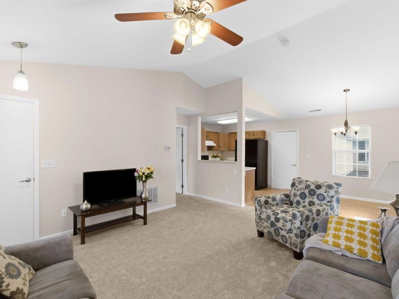 8574 Victoria Meadow Lane, Reynoldsburg, OH 43068 Photo 7