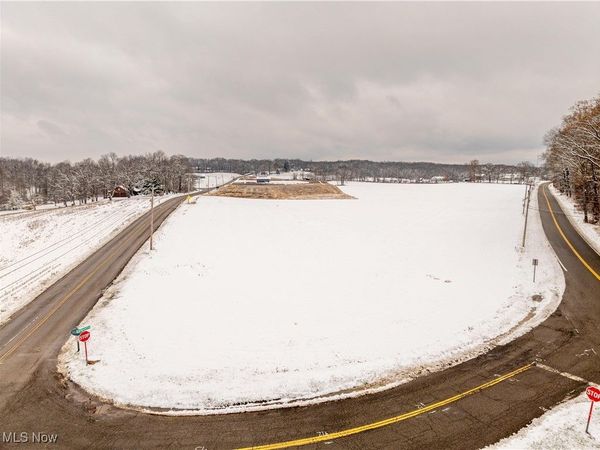 Lafayette Drive NW, Canal Fulton, OH 44614