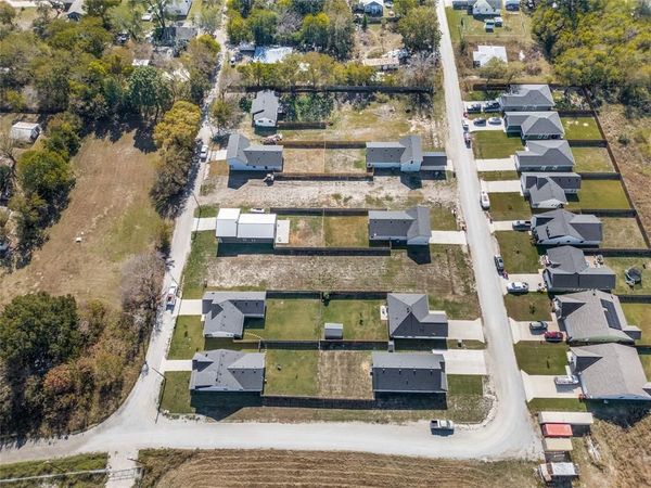 318 N Helton Street , Randolph, TX 75475