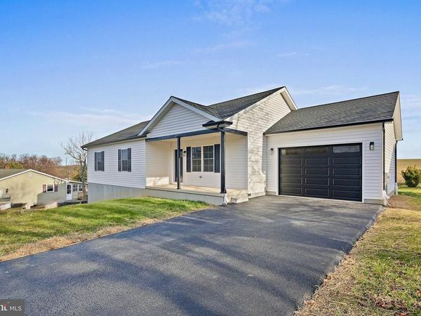 335 E SNYDER CORNER RD, RED LION, PA 17356