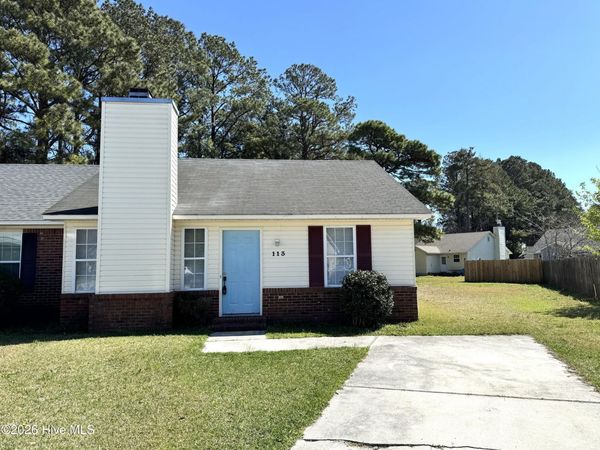 113 Glenside Court, Midway Park, NC 28544