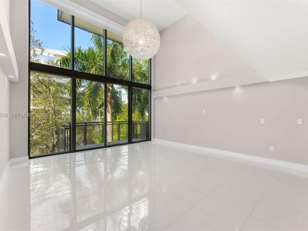6000 Collins Ave, Unit 330, Miami Beach, FL 33140