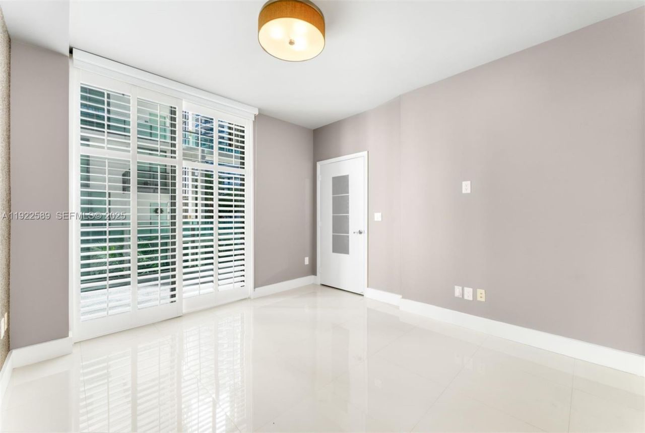 6000 Collins Ave, Unit 330, Miami Beach, FL 33140 Photo