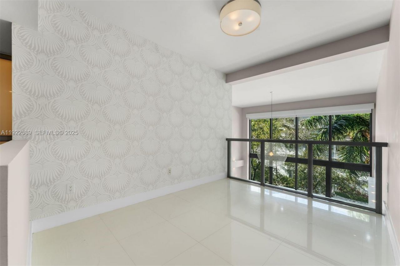 6000 Collins Ave, Unit 330, Miami Beach, FL 33140 Photo