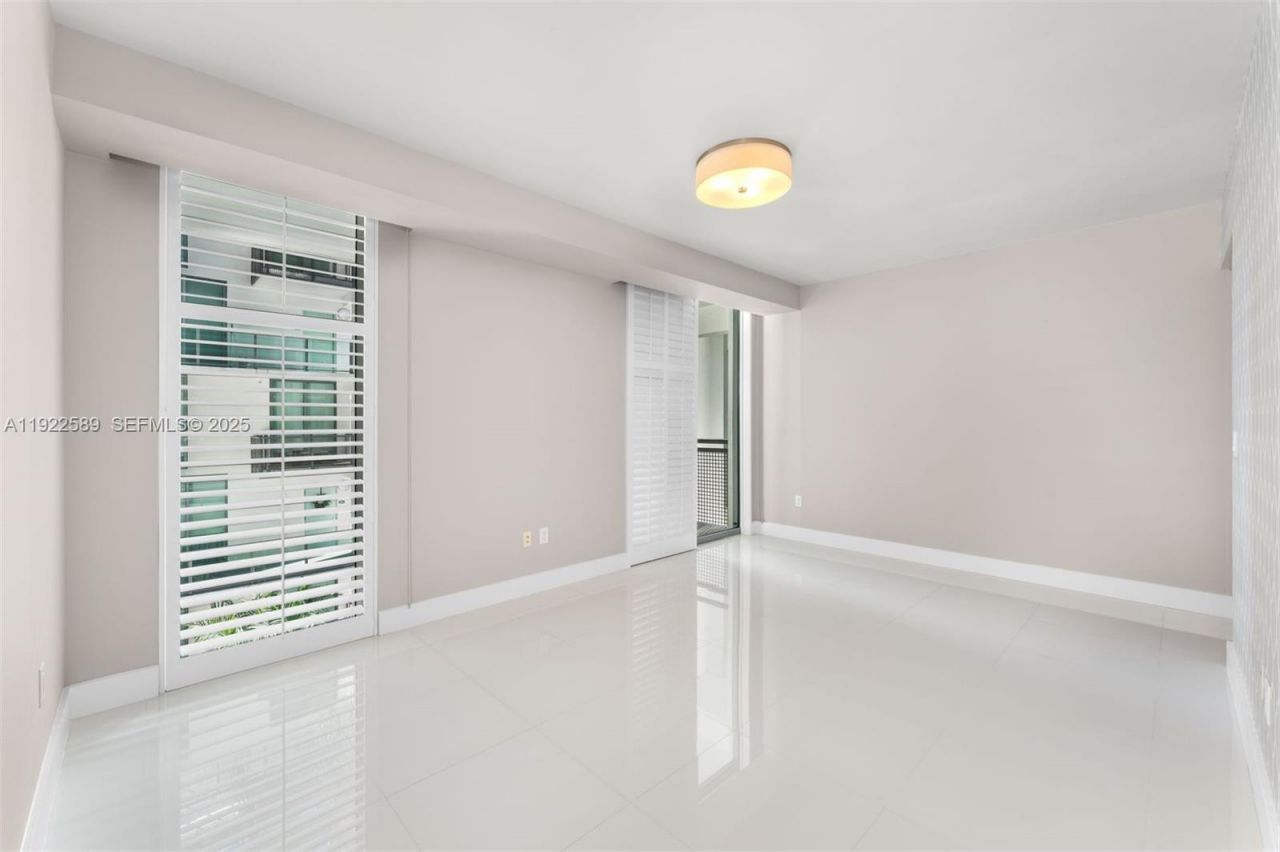 6000 Collins Ave, Unit 330, Miami Beach, FL 33140 Photo