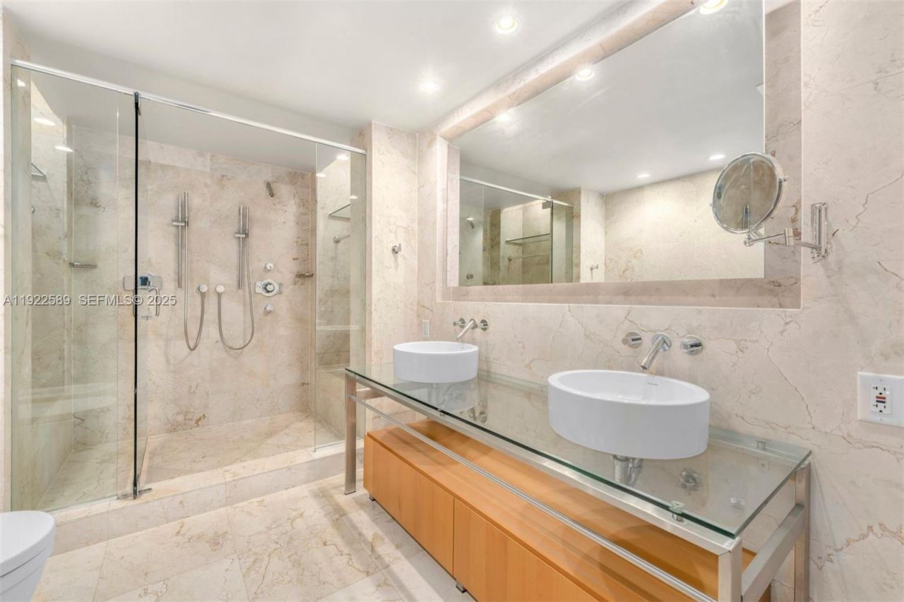 6000 Collins Ave, Unit 330, Miami Beach, FL 33140 Photo