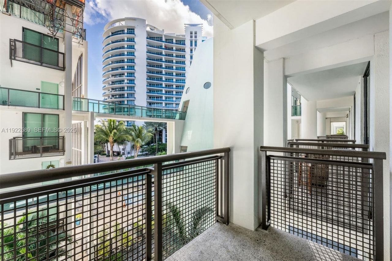 6000 Collins Ave, Unit 330, Miami Beach, FL 33140 Photo