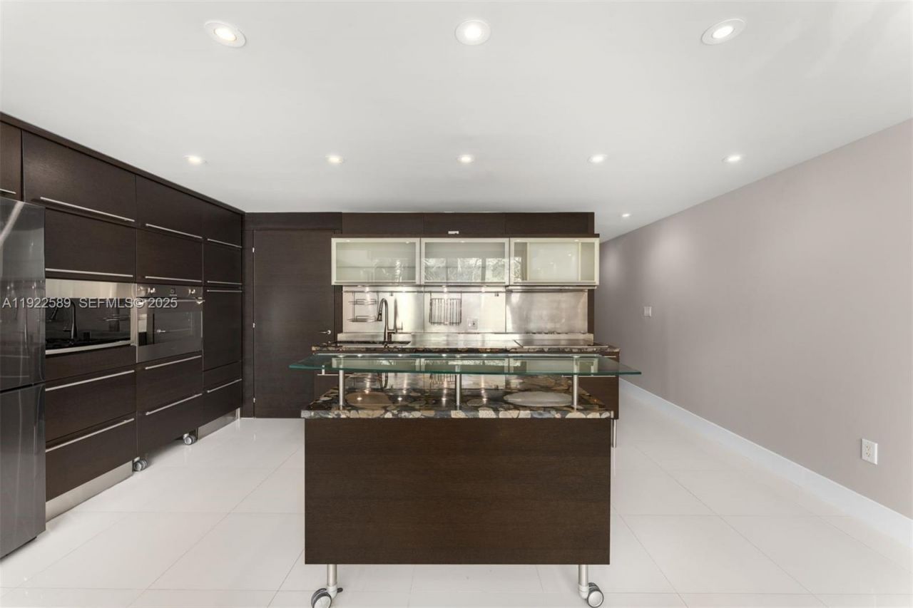 6000 Collins Ave, Unit 330, Miami Beach, FL 33140 Photo