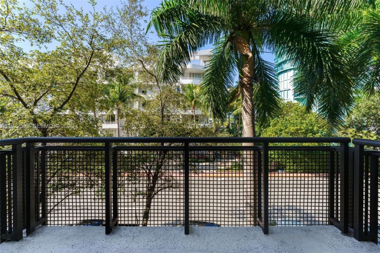 6000 Collins Ave, Unit 330, Miami Beach, FL 33140 Photo