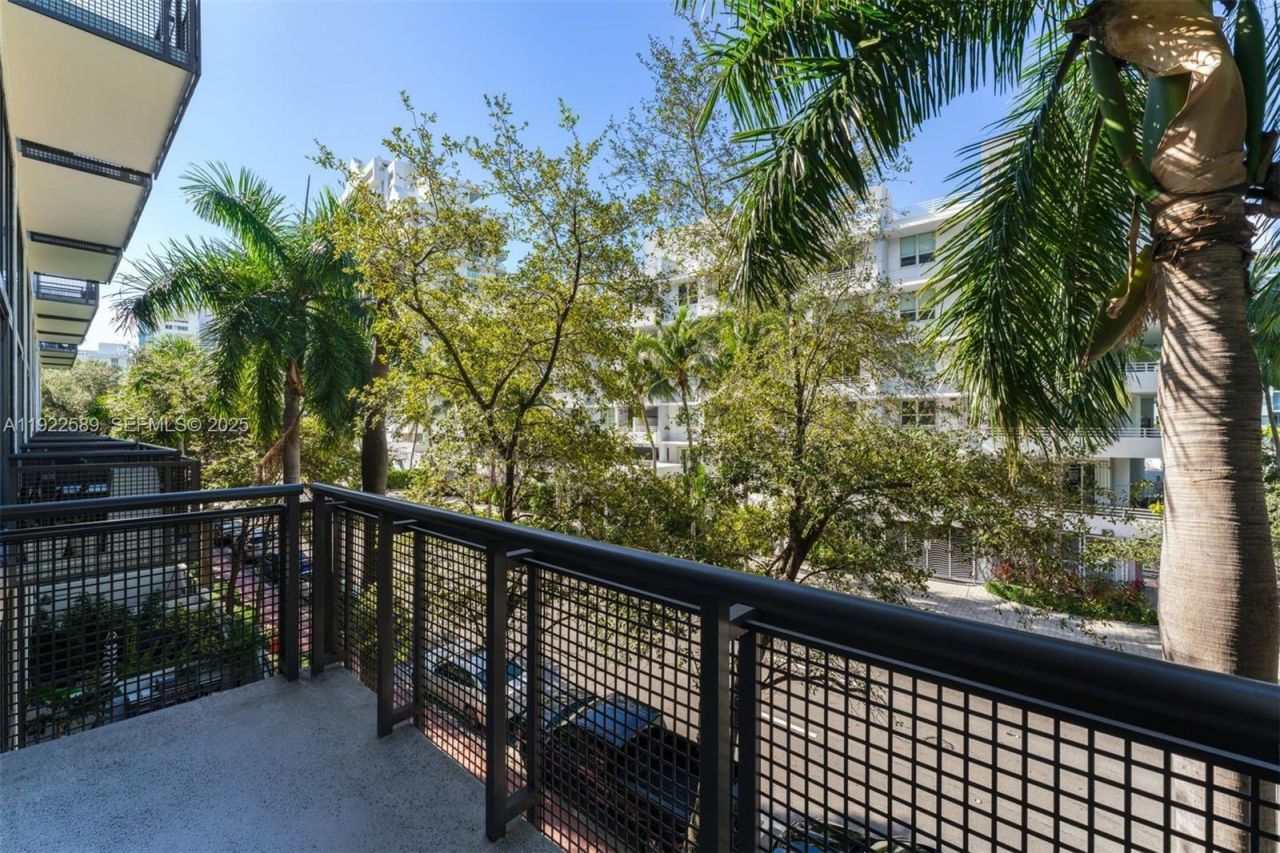 6000 Collins Ave, Unit 330, Miami Beach, FL 33140 Photo