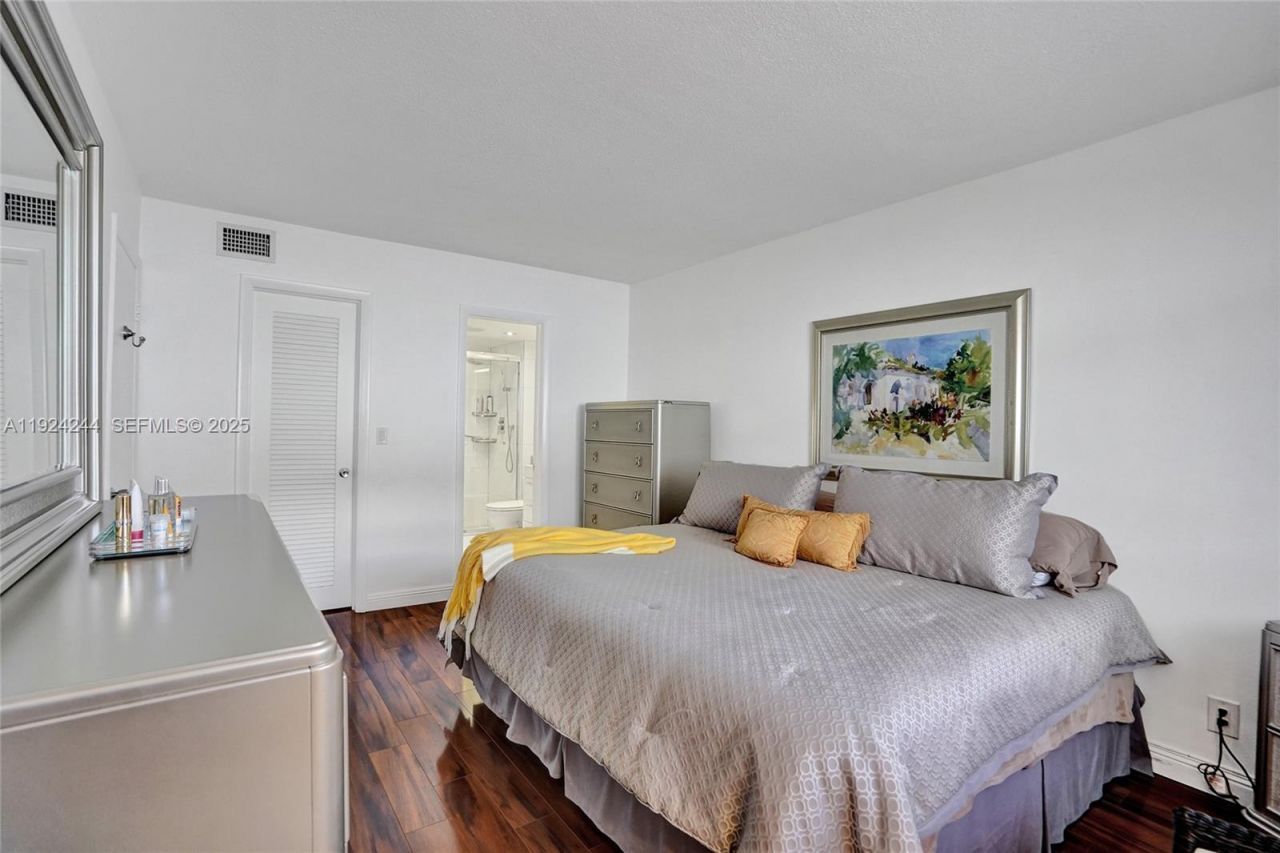 580 Egret Dr, Unit 220, Hallandale Beach, FL 33009 Photo