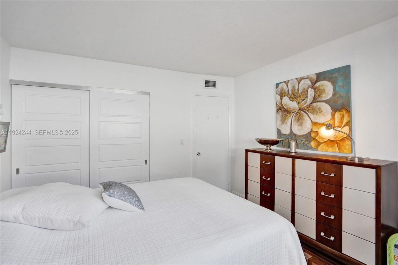 580 Egret Dr, Unit 220, Hallandale Beach, FL 33009 Photo