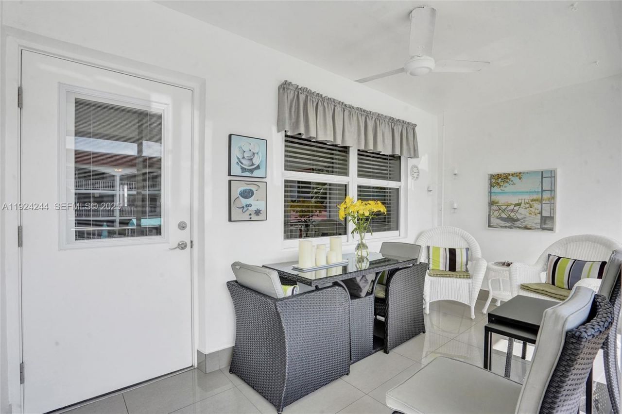 580 Egret Dr, Unit 220, Hallandale Beach, FL 33009 Photo