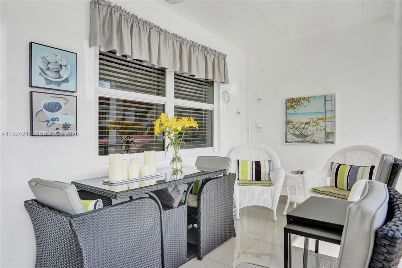 580 Egret Dr, Unit 220, Hallandale Beach, FL 33009 Photo