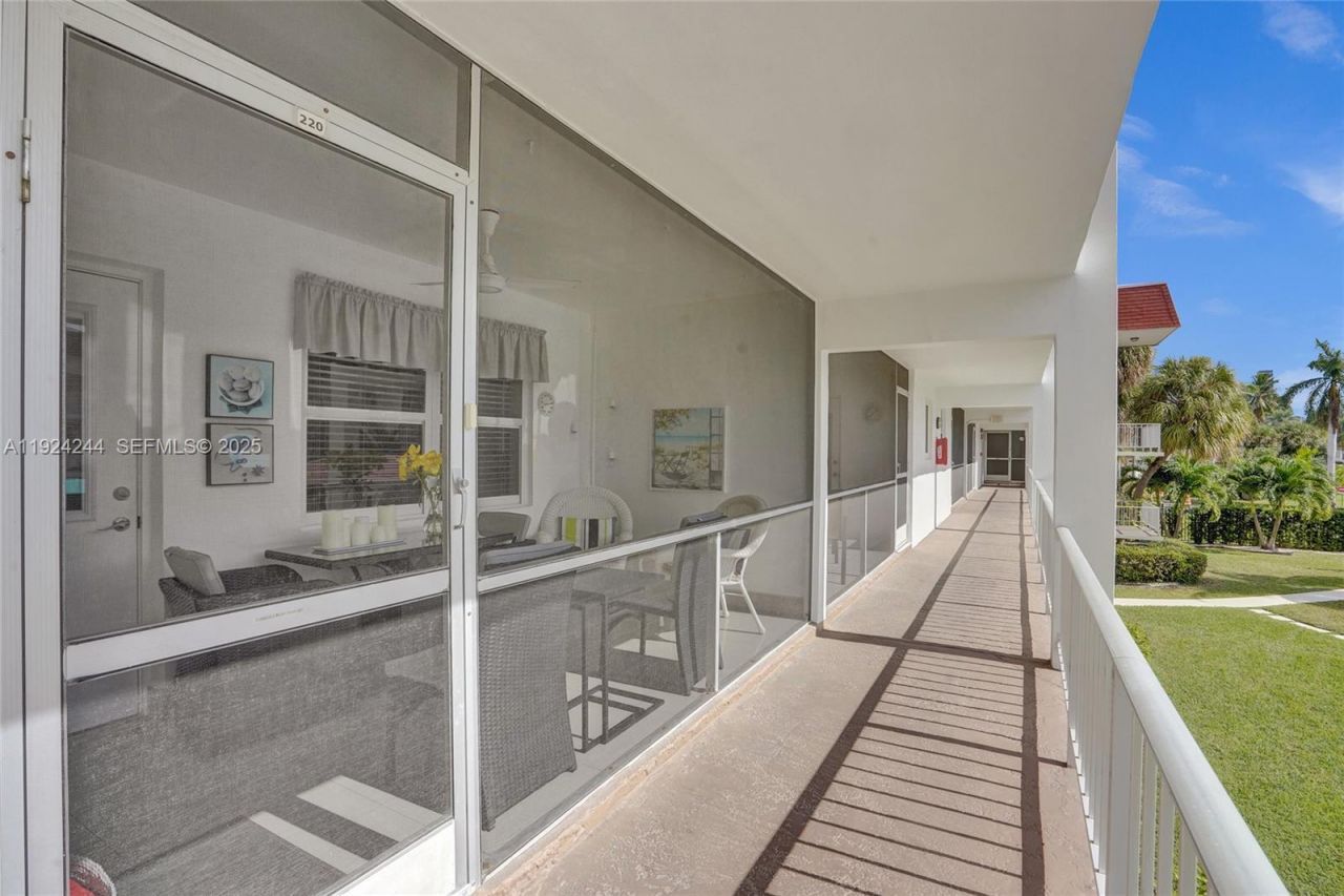 580 Egret Dr, Unit 220, Hallandale Beach, FL 33009 Photo