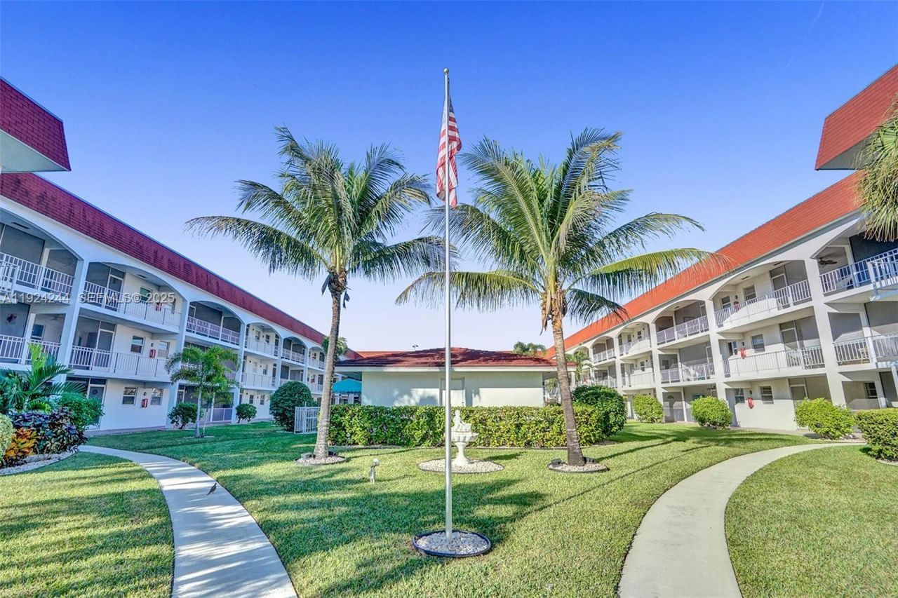 580 Egret Dr, Unit 220, Hallandale Beach, FL 33009 Photo