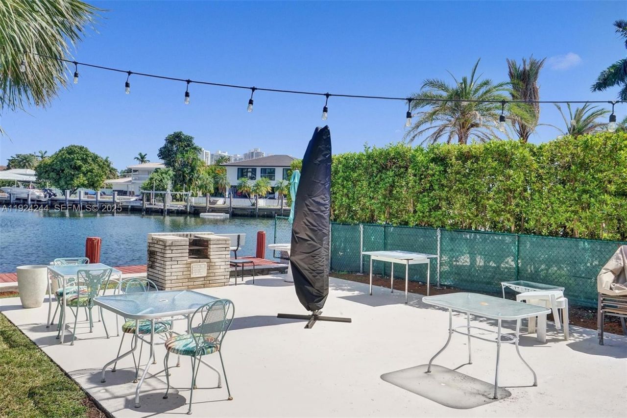 580 Egret Dr, Unit 220, Hallandale Beach, FL 33009 Photo