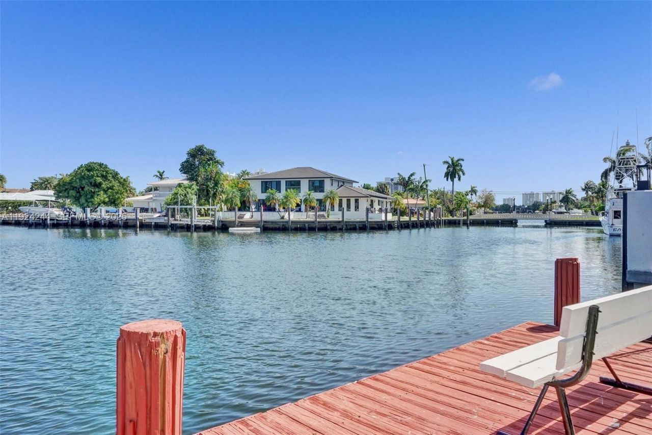 580 Egret Dr, Unit 220, Hallandale Beach, FL 33009 Photo