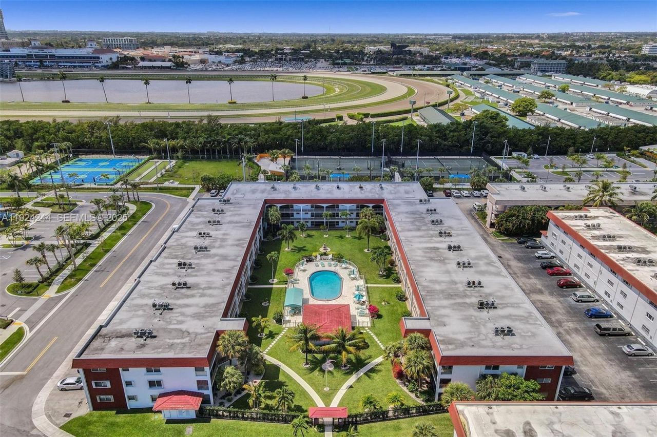 580 Egret Dr, Unit 220, Hallandale Beach, FL 33009 Photo