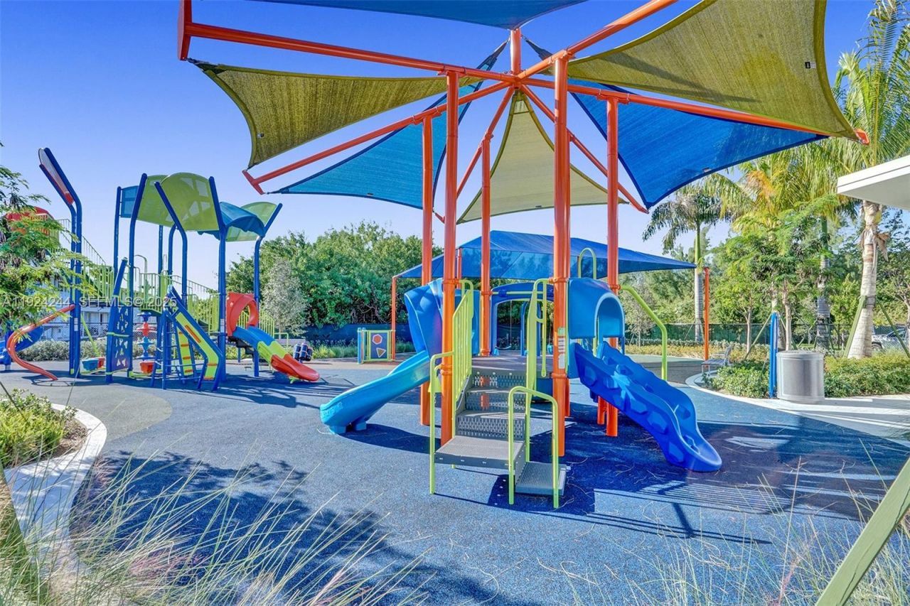 580 Egret Dr, Unit 220, Hallandale Beach, FL 33009 Photo