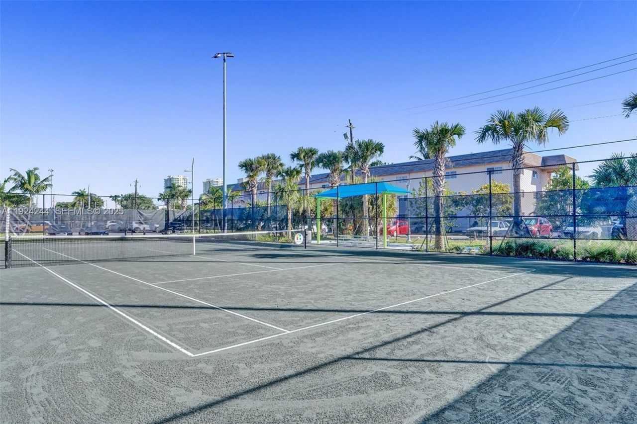 580 Egret Dr, Unit 220, Hallandale Beach, FL 33009 Photo