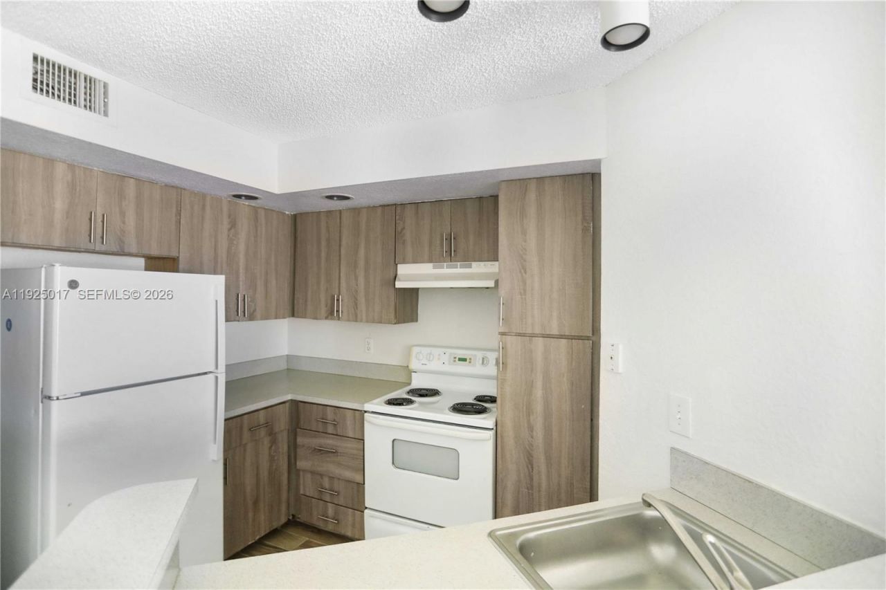 417 Vista Isles Dr, Unit 2315, Sunrise, FL 33325 Photo