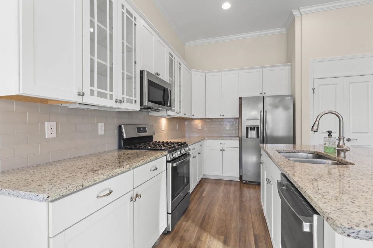 1709 Maplecress Way Photo 7