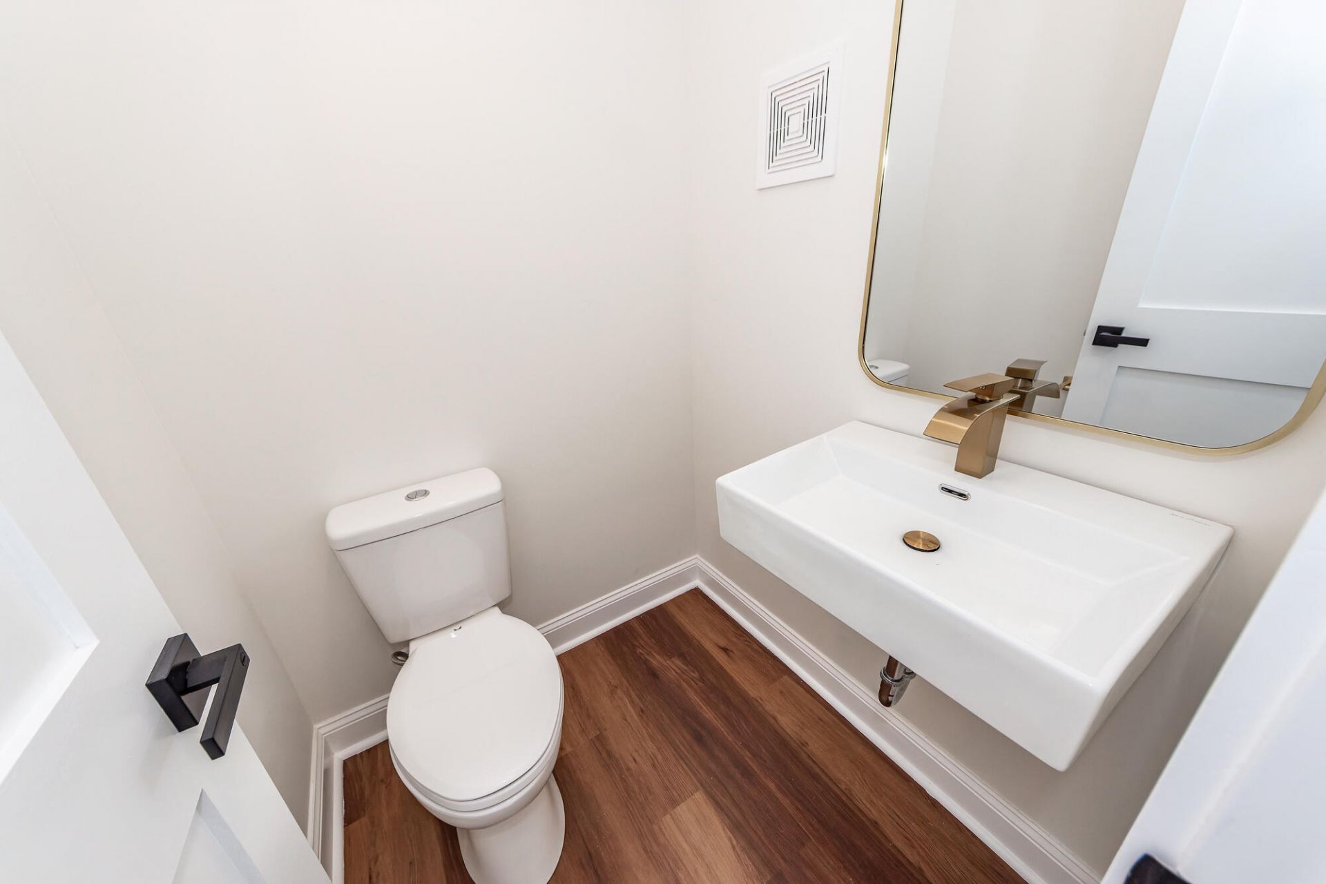 7 Iron Frg Alley Photo 16