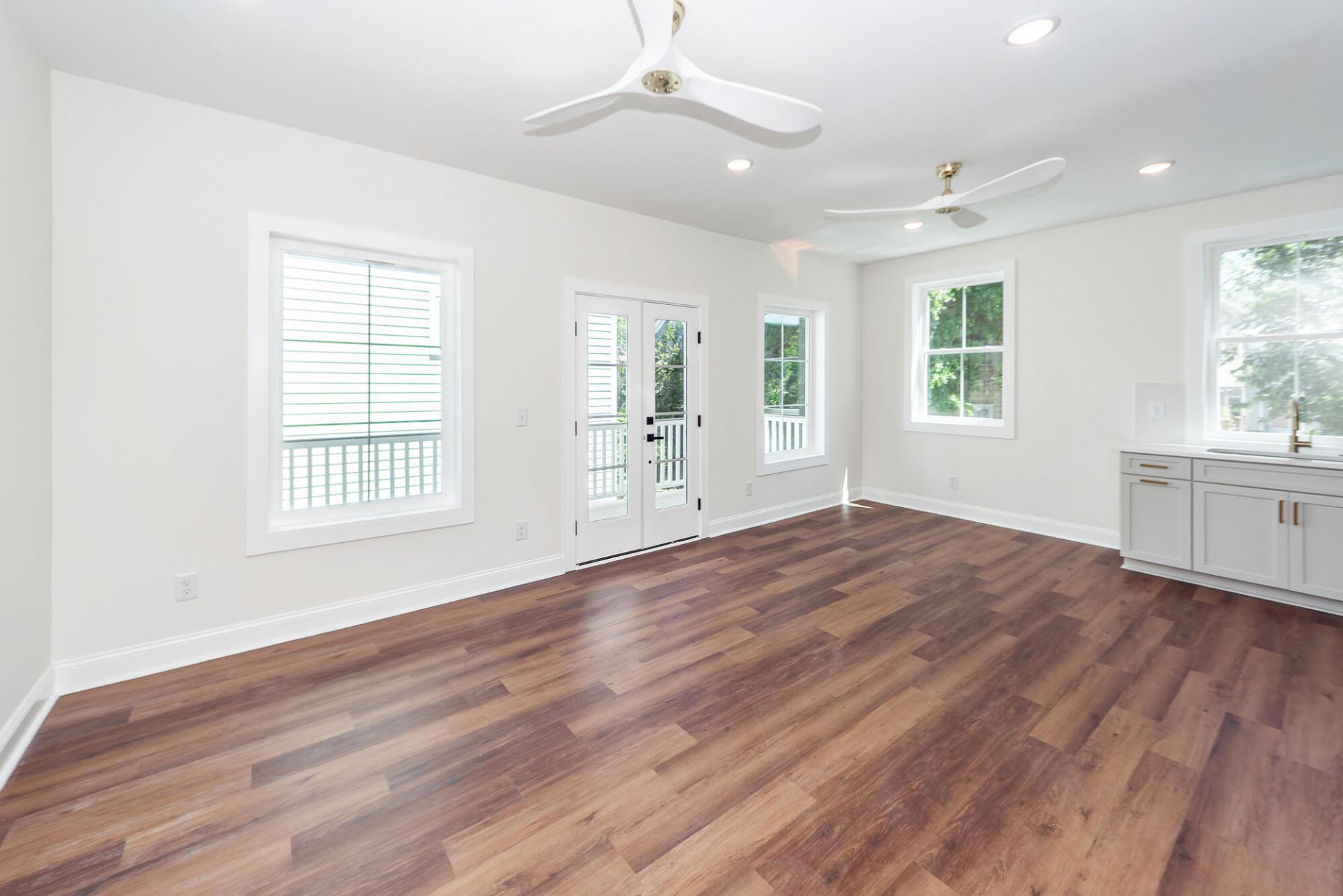 7 Iron Frg Alley Photo 17