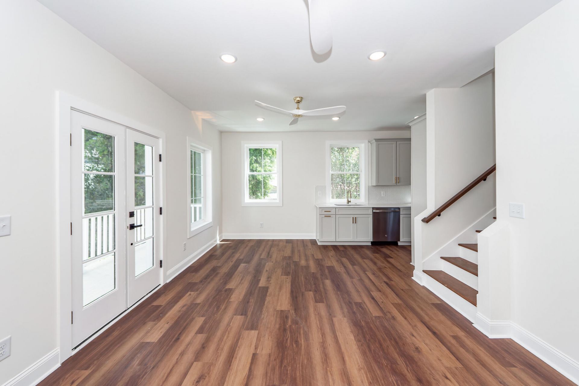 7 Iron Frg Alley Photo 18