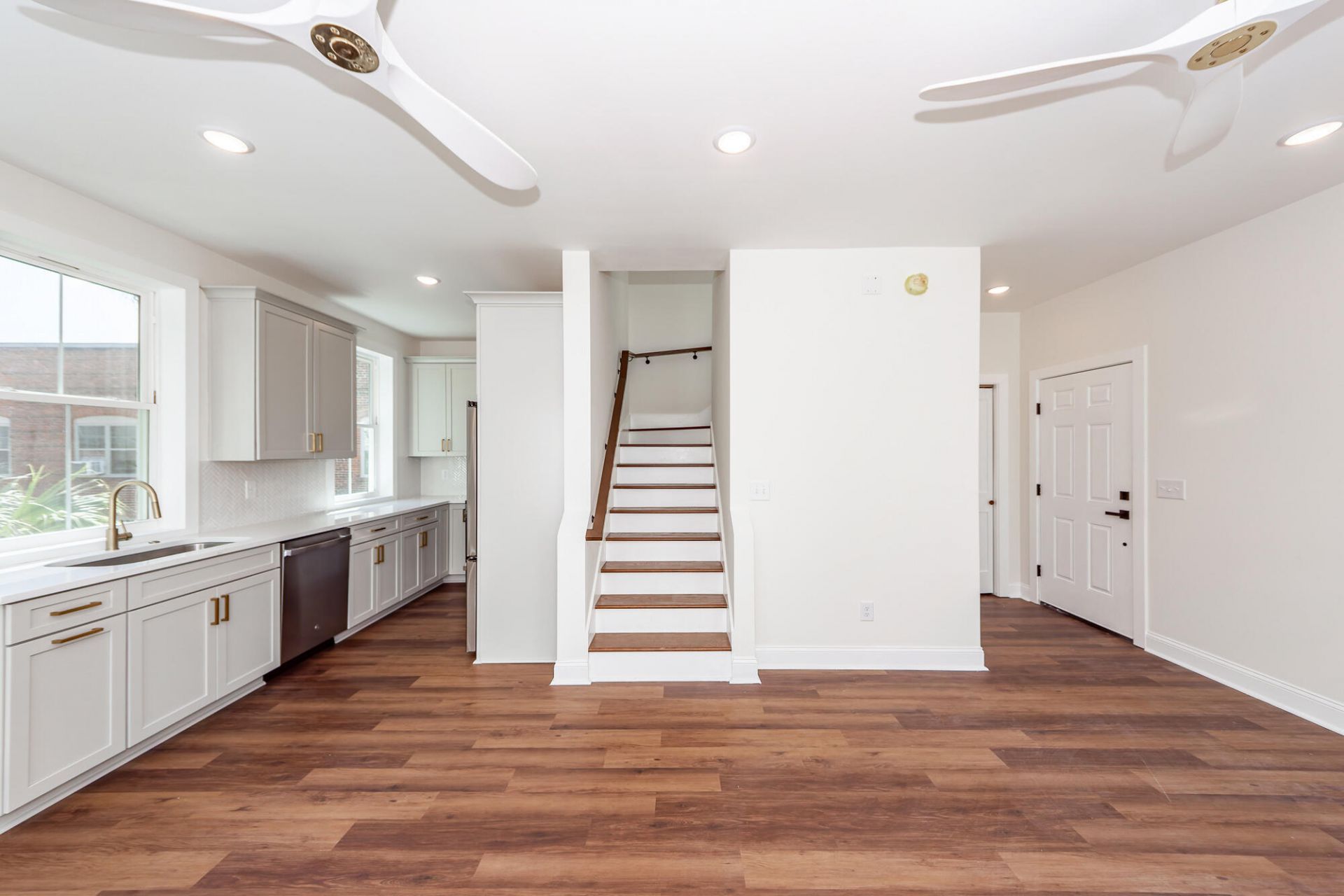 7 Iron Frg Alley Photo 19