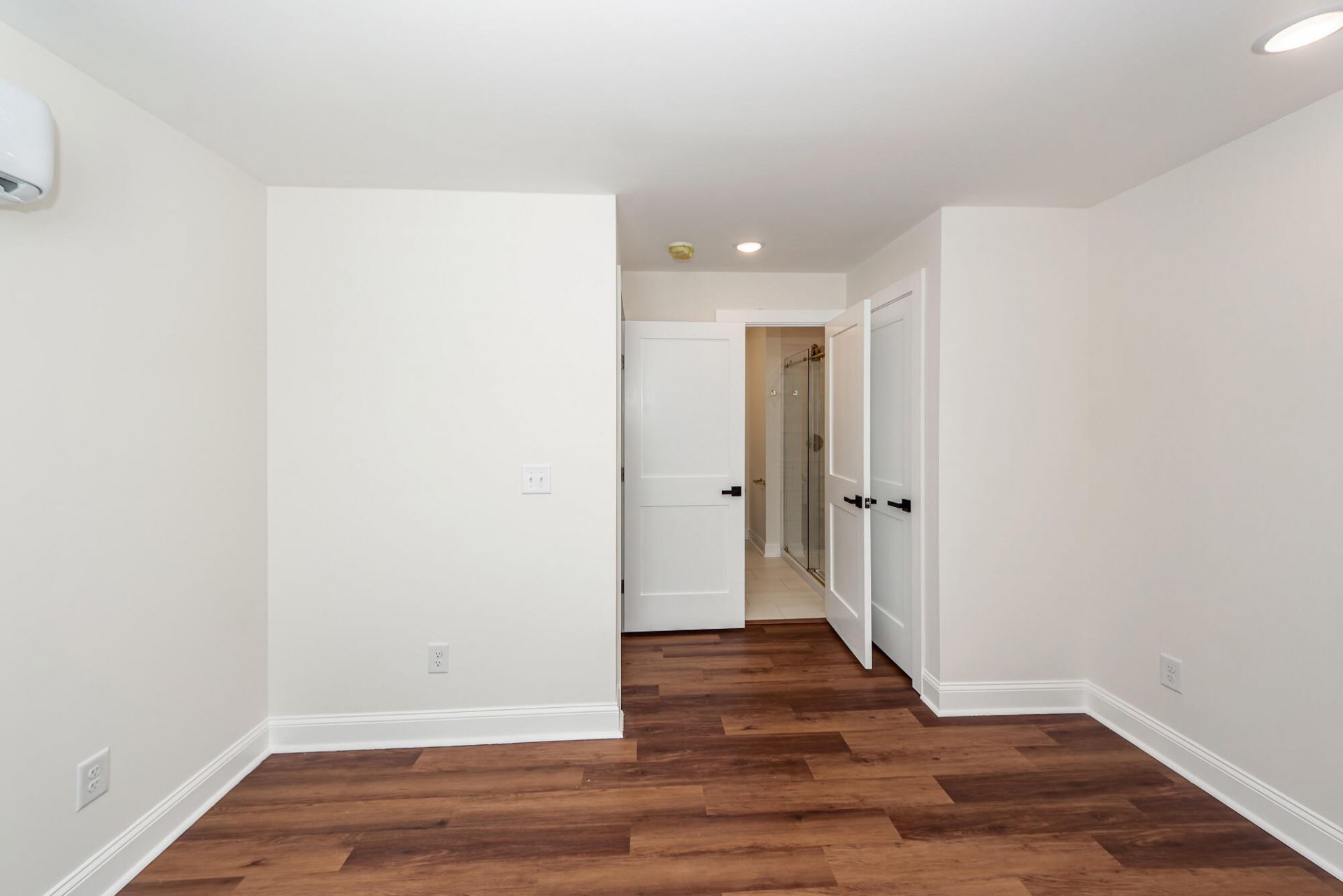 7 Iron Frg Alley Photo 28