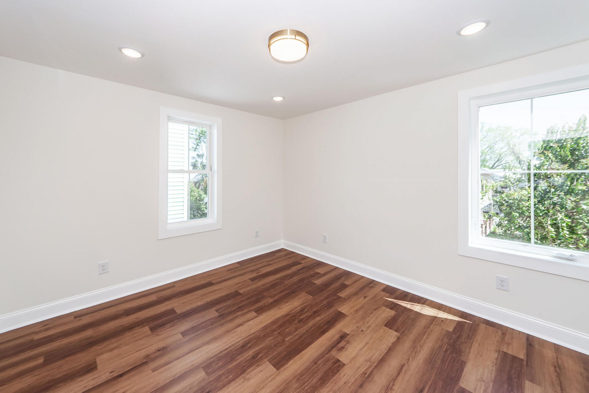 7 Iron Frg Alley Photo 32