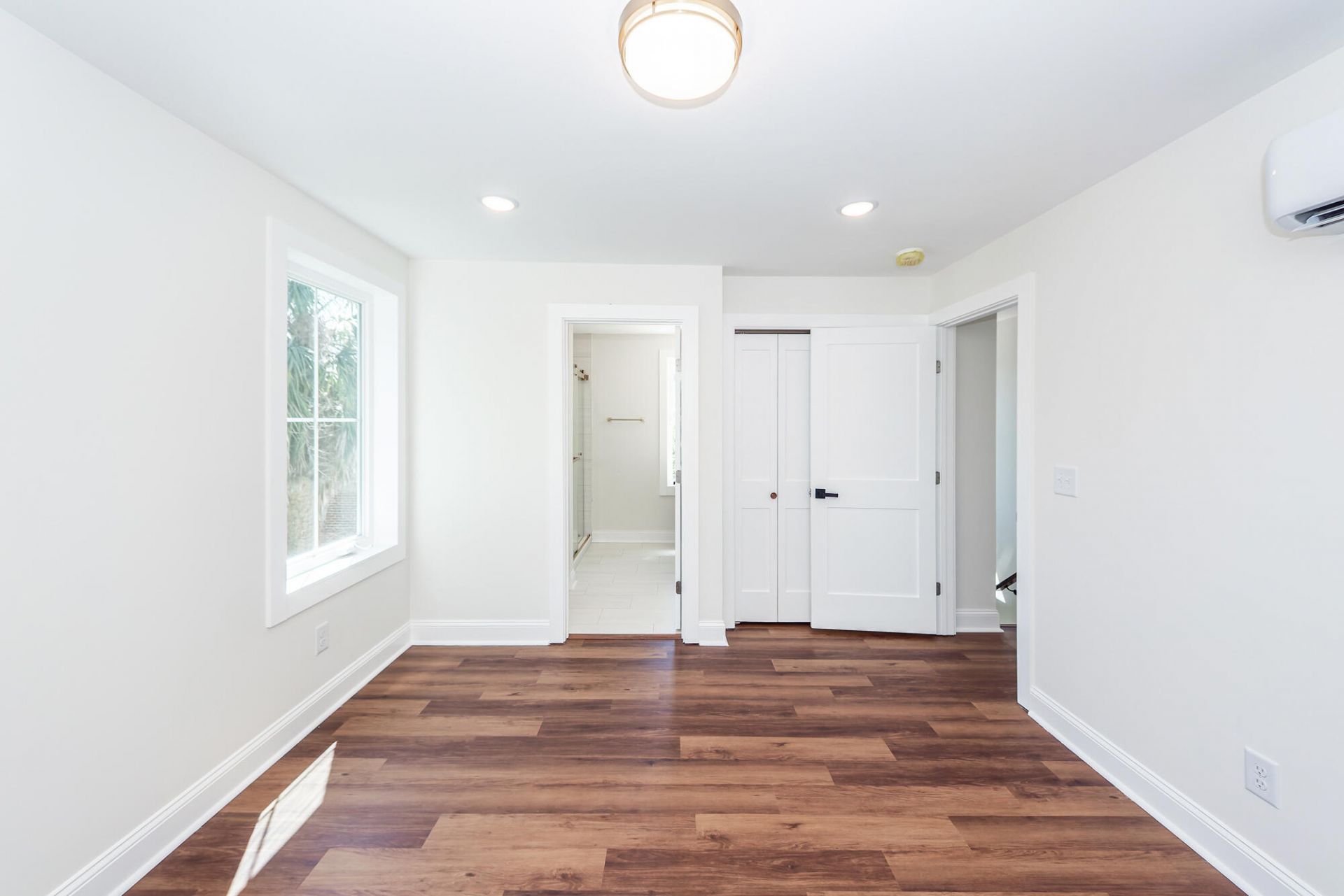 7 Iron Frg Alley Photo 33