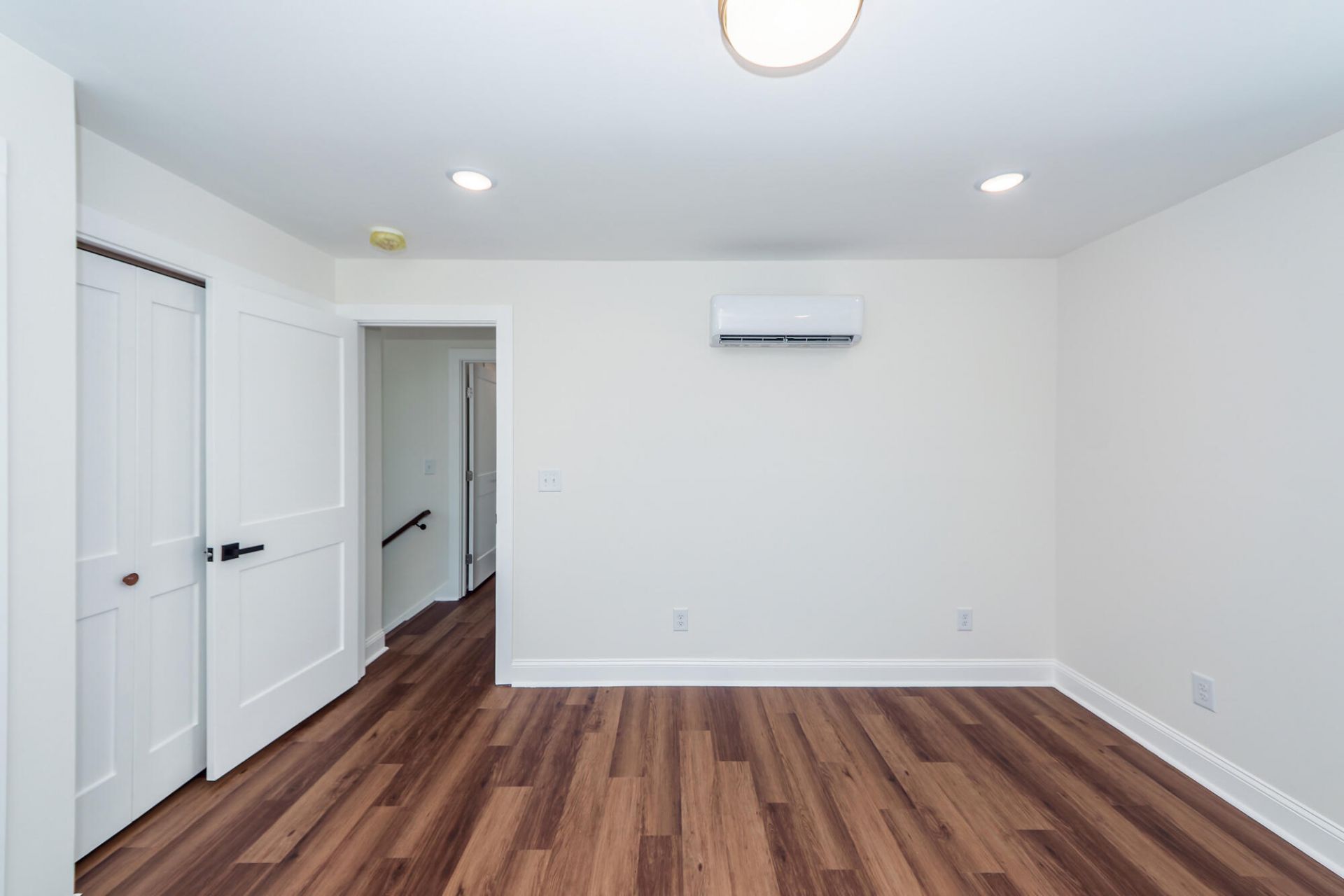 7 Iron Frg Alley Photo 34