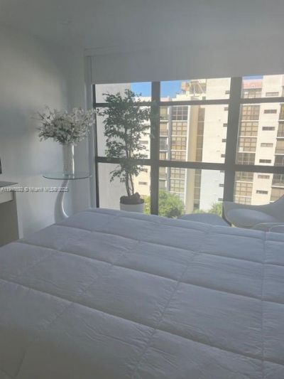 16909 N Bay Rd, Unit 805, Sunny Isles Beach, FL 33160 Photo