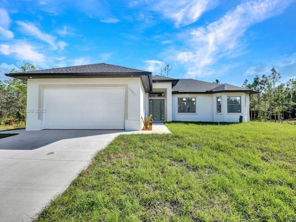 2002 E 10TH, Lehigh Acres, FL 33936