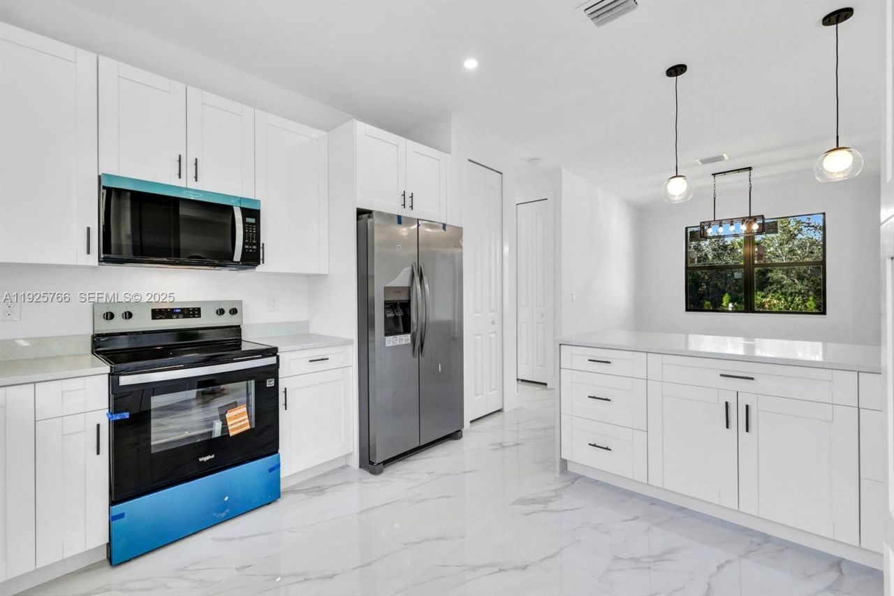 2002 E 10th, Lehigh Acres, FL 33936 Photo