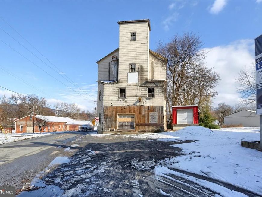 300 S 4th Street, Newport, PA 17074 Main Photo