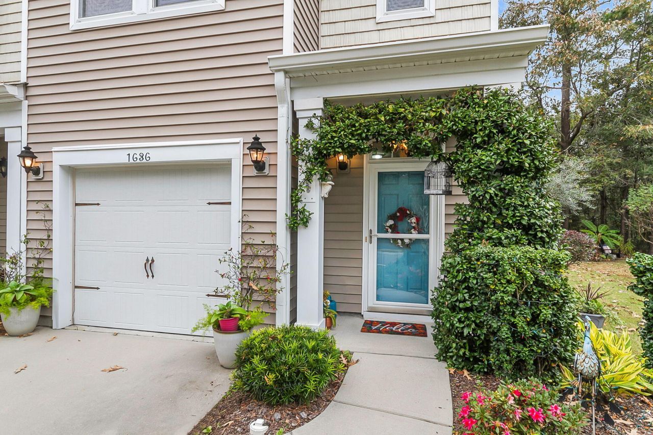 1636 Saint Johns Parrish Way Photo 2