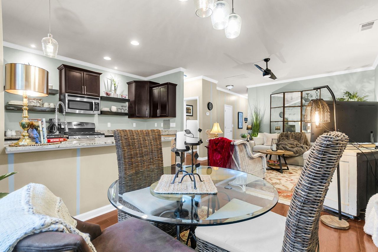 1636 Saint Johns Parrish Way Photo 3