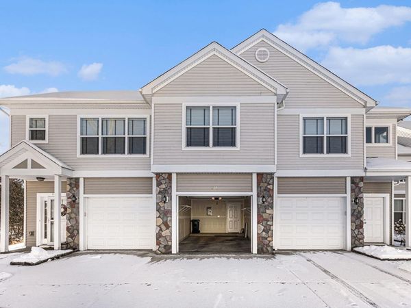 631 Pebblestone Lane, Chelsea, MI 48118